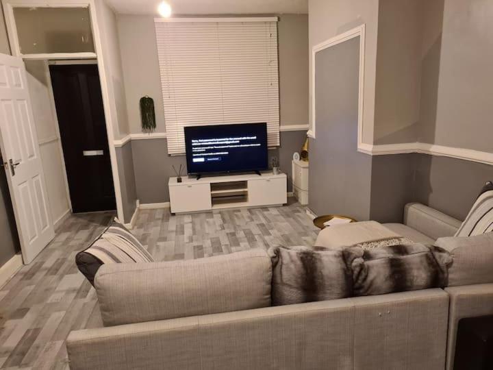 Next To Liverpool Stadium Apartment Bagian luar foto